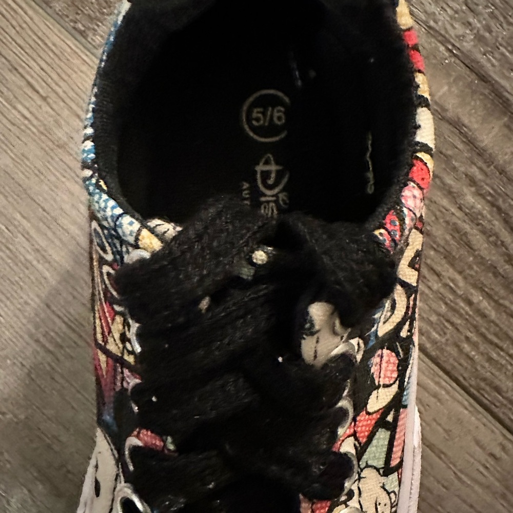 Disney Parks MICKEY MOUSE Comic Print Children Shoes 5/6 - Picture 6 of 6